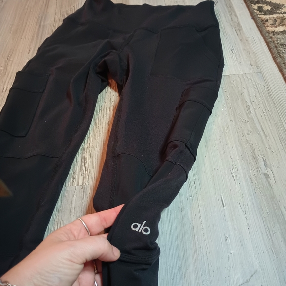 Alo Yoga - Picture 4 of 9